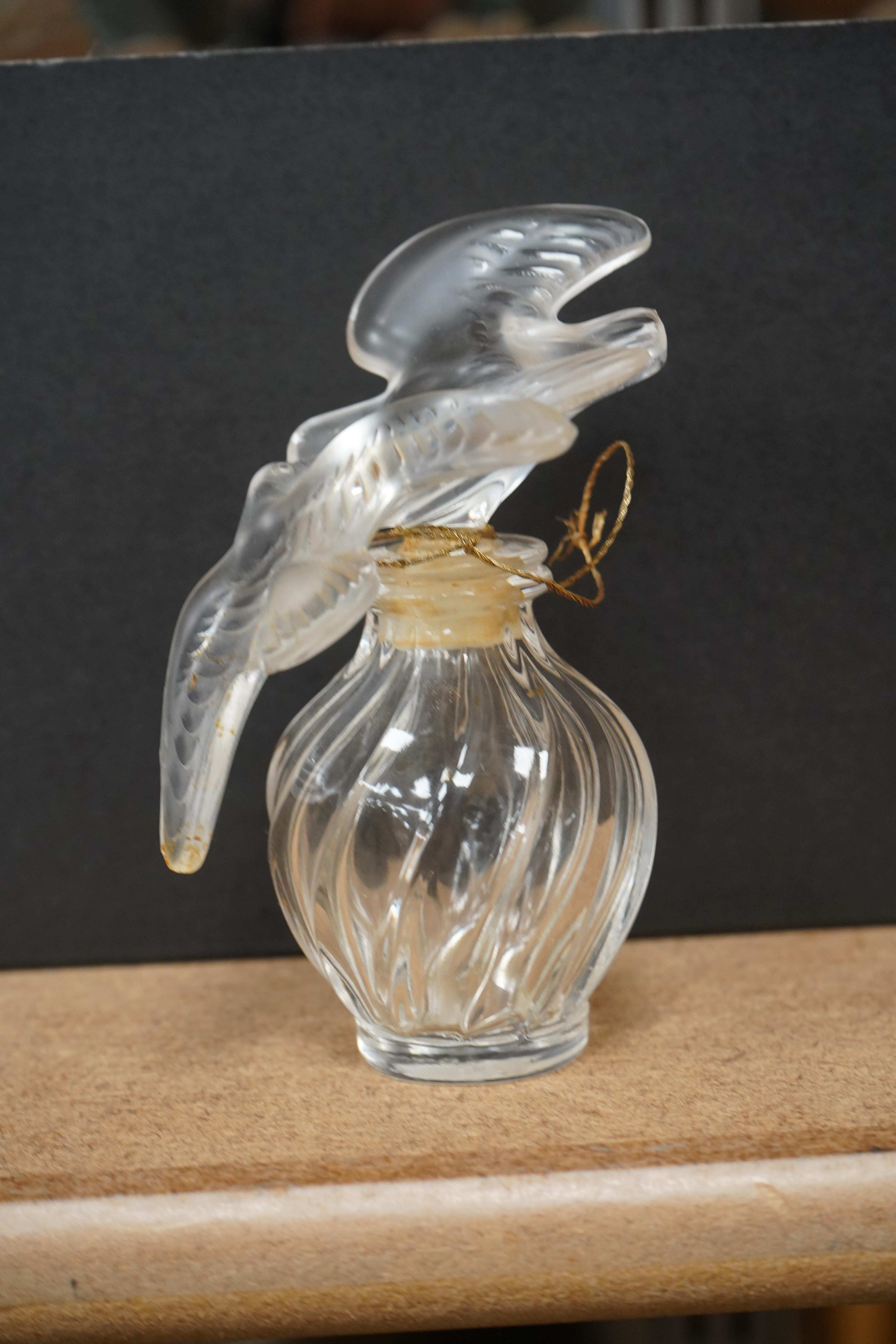 A Lalique scent bottle, Nina Ricci l'airs du temps, 10.5cm tall